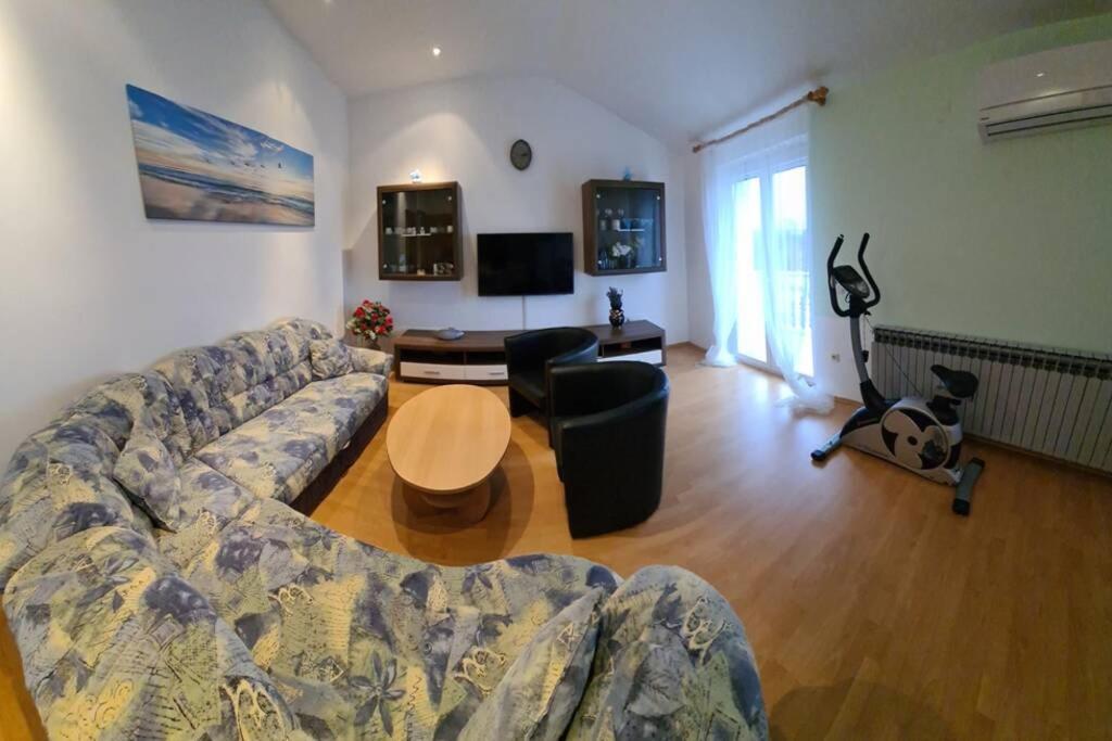 Mitros Apartment مالينسكا المظهر الخارجي الصورة